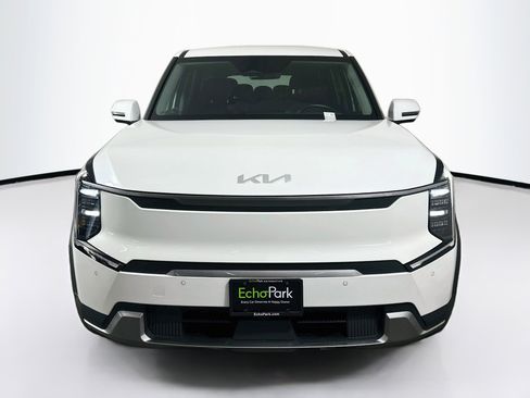Used 2024 Kia EV9 Light RWD image 2