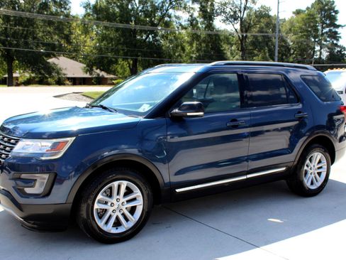 Used 2017 Ford Explorer XLT image 5