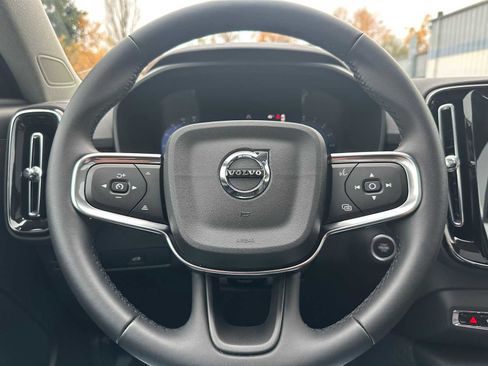 Used 2025 Volvo XC40 B5 Plus w/ Climate Package image 24