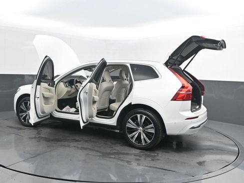 Certified 2023 Volvo XC60 B5 Plus w/ Protection Package Premier image 40