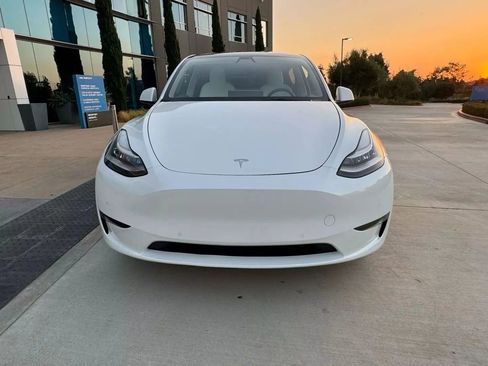Used 2023 Tesla Model Y Long Range AWD/4WD image 3
