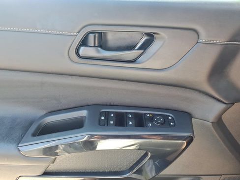 Used 2025 Nissan Pathfinder SV AWD/4WD image 15