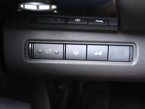Used 2025 Nissan Pathfinder SV FWD image 16