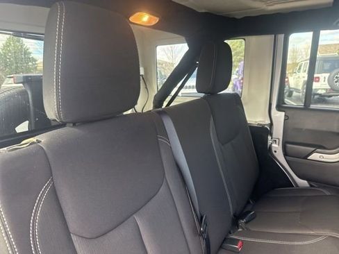 Used 2016 Jeep Wrangler Unlimited Sahara w/ Connectivity Group image 9