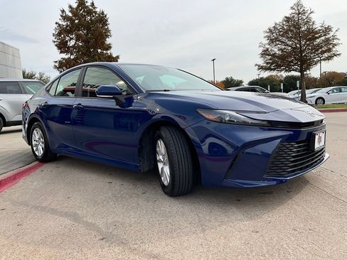 Used 2025 Toyota Camry LE image 5