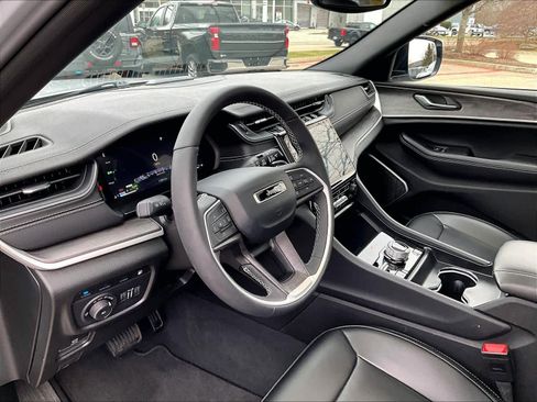 Used 2024 Jeep Grand Cherokee Limited 4xe image 8