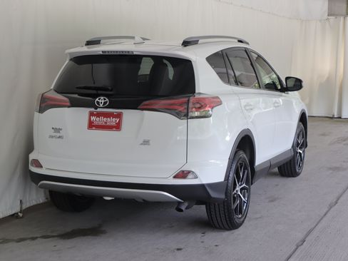 Used 2018 Toyota RAV4 SE w/ Power Extra Value Package AWD/4WD image 7