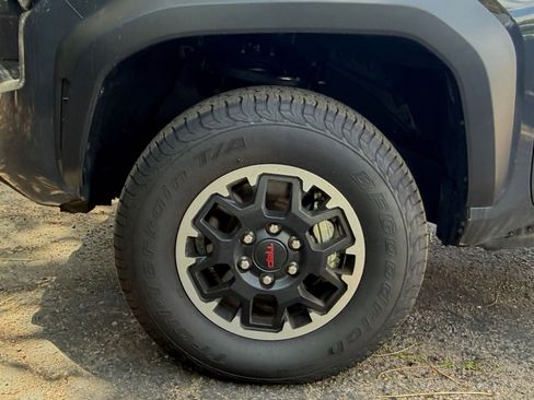 Used 2025 Toyota Tacoma TRD Off-Road AWD/4WD image 28