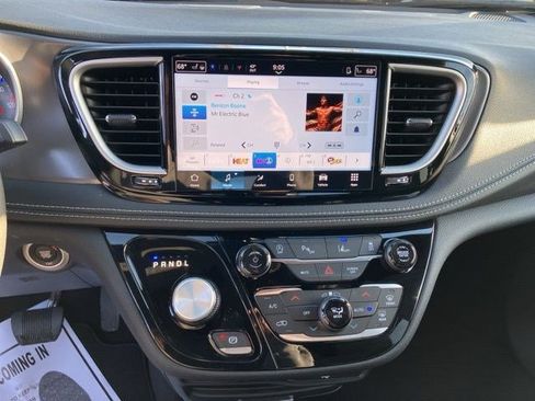 New 2026 Chrysler Pacifica Select w/ S Appearance Package FWD image 16
