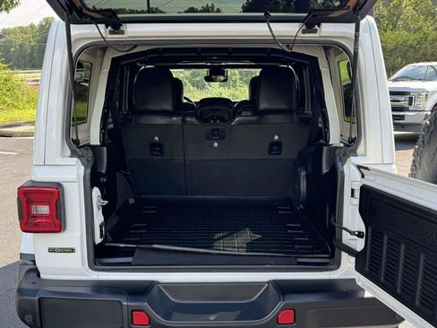 Used 2022 Jeep Wrangler Unlimited Rubicon w/ Steel Bumper Group AWD/4WD image 17