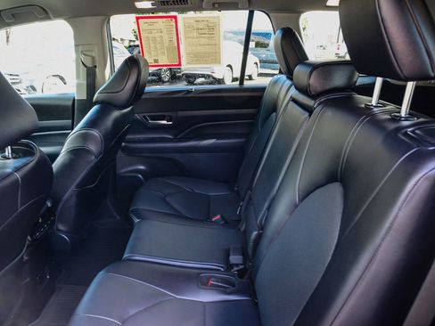 Certified 2024 Toyota Grand Highlander XLE image 21