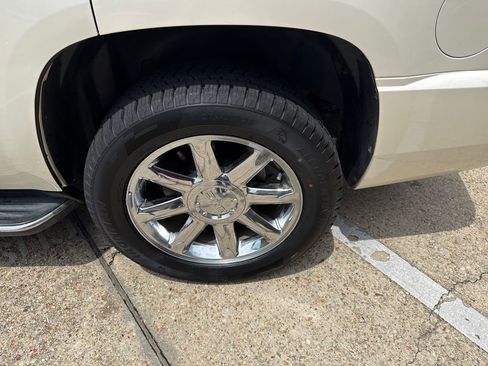 Used 2014 GMC Yukon Denali RWD image 23
