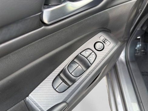 Used 2024 Nissan Altima 2.5 SV image 11