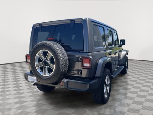 Used 2018 Jeep Wrangler Unlimited Sahara AWD/4WD image 5