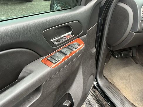 Used 2014 Chevrolet Suburban LS image 12