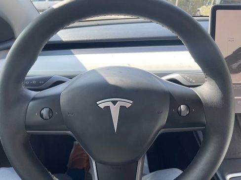 Used 2024 Tesla Model Y Long Range AWD/4WD image 23