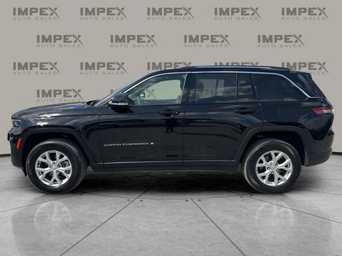Used 2023 Jeep Grand Cherokee Limited w/ Luxury Tech Group II image 2