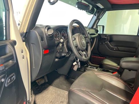 Used 2017 Jeep Wrangler Unlimited Rubicon AWD/4WD image 7