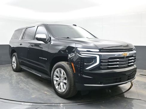 Used 2025 Chevrolet Suburban Premier AWD/4WD image 2