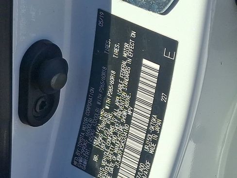 Used 2019 Lexus GX 460 Premium w/ Premium Package image 29