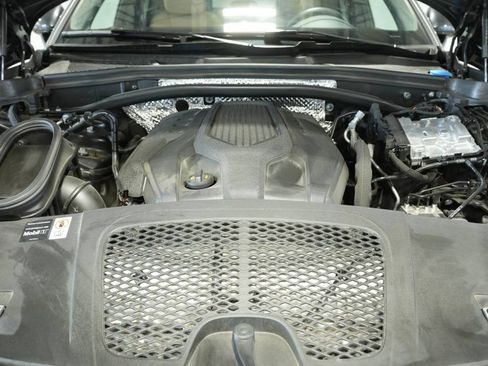 Used 2025 Porsche Macan image 30