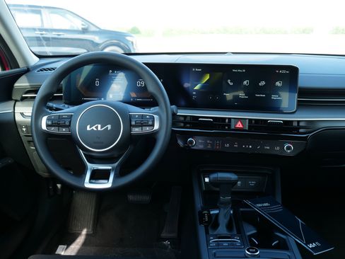 New 2025 Kia K5 LXS image 17