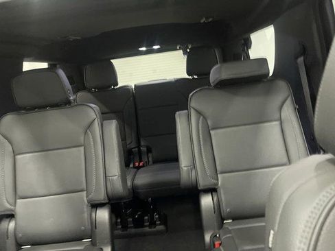 Used 2022 GMC Yukon Denali w/ Advanced Technology Package AWD/4WD image 6