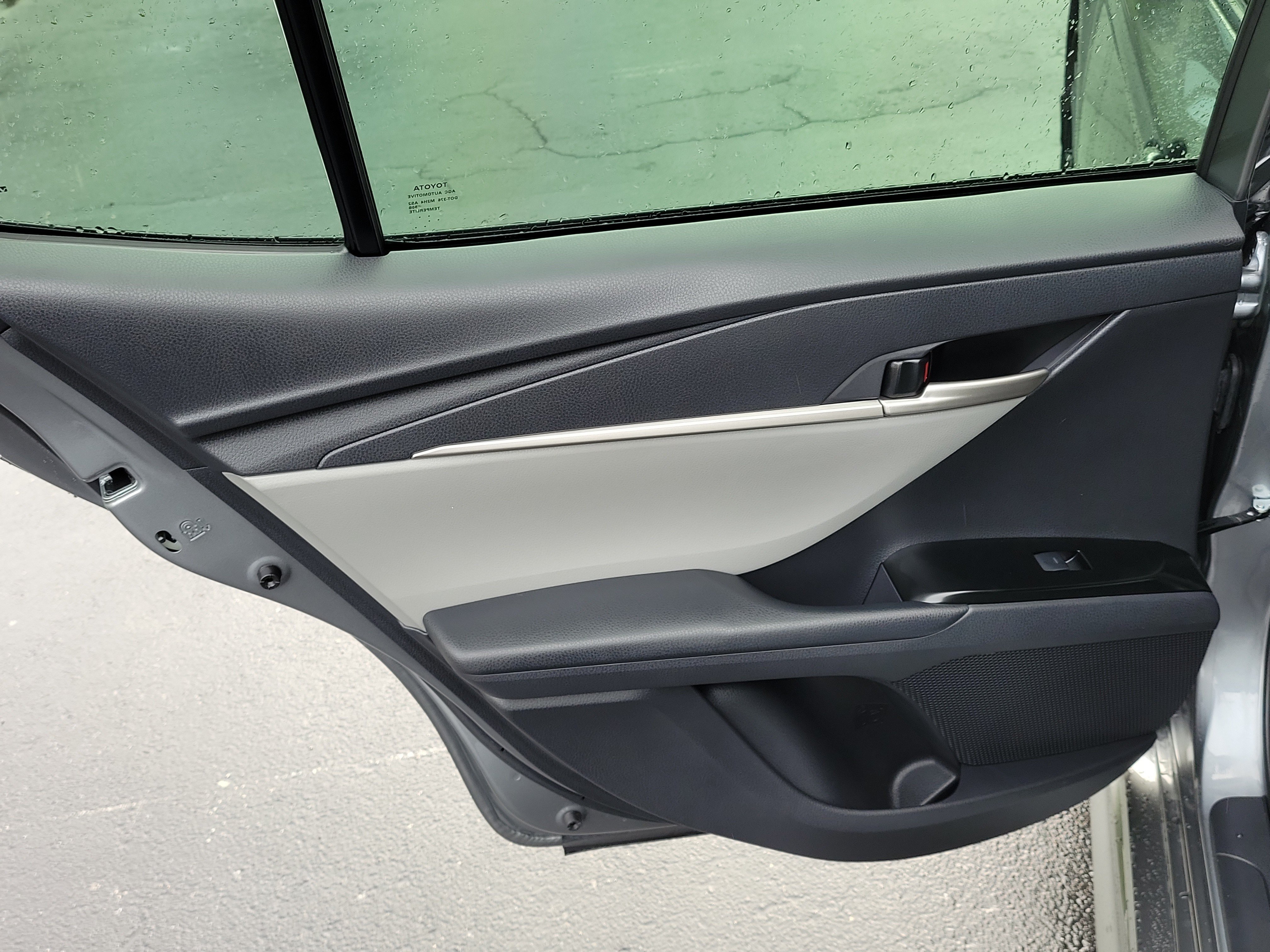 Used 2026 Toyota Camry SE FWD image 9