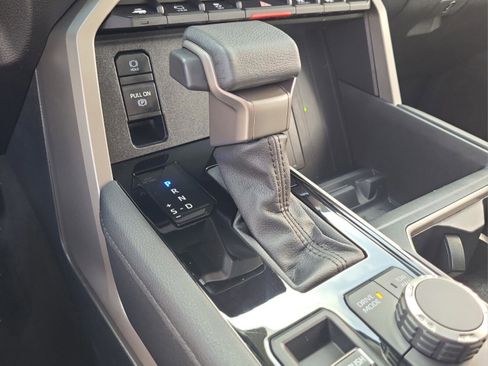 Used 2022 Toyota Tundra Limited image 18