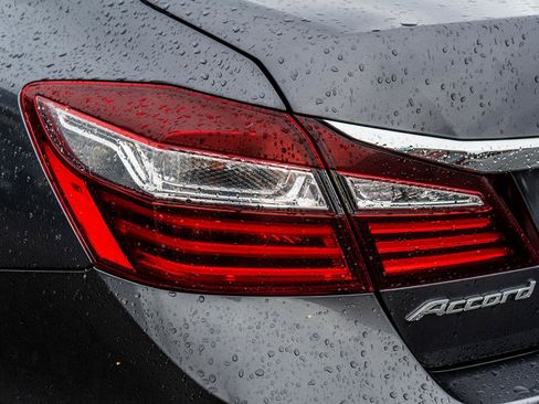 Used 2017 Honda Accord EX-L image 8