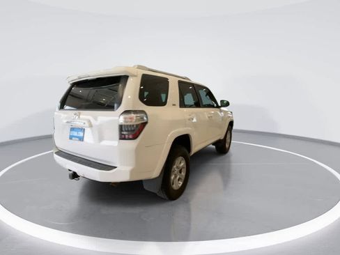 Used 2017 Toyota 4Runner SR5 AWD/4WD image 8