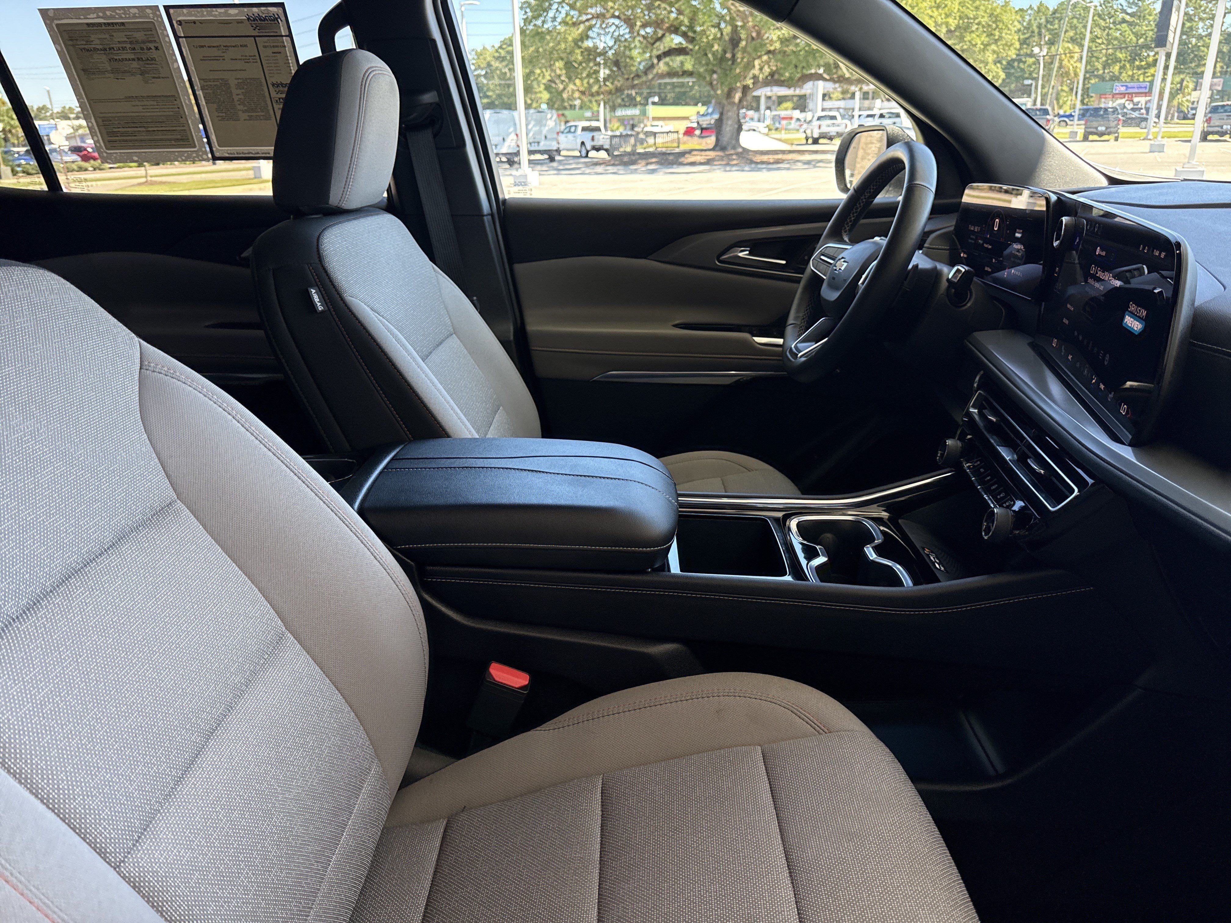 Used 2026 Chevrolet Traverse LT w/ Driver Confidence Package FWD image 4