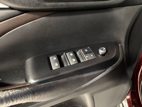 Used 2019 Toyota Highlander XLE w/ Carpet Mat Package (TMS) AWD/4WD image 16