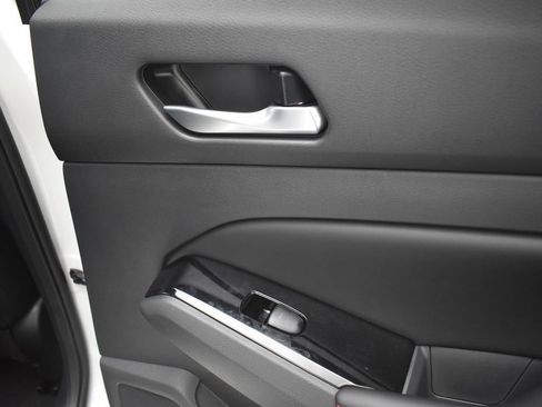 New 2025 Nissan Altima 2.5 SR image 19