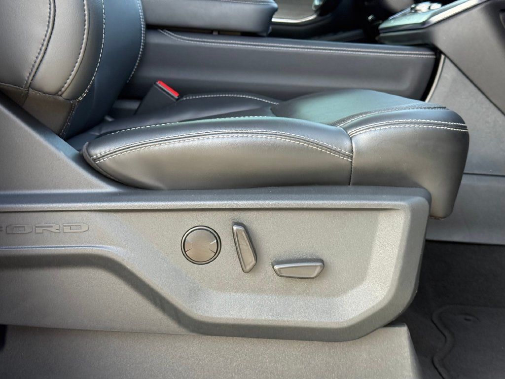 Used 2025 Ford Expedition Platinum AWD/4WD image 24