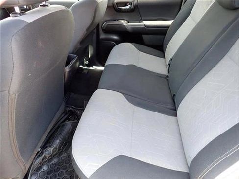 Used 2022 Toyota Tacoma TRD Off-Road image 8