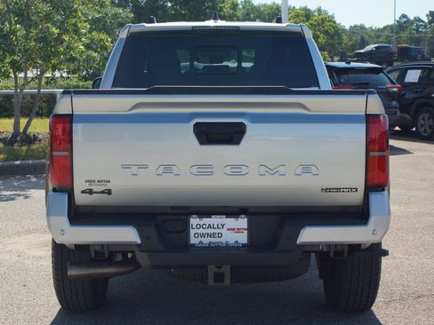 Used 2025 Toyota Tacoma TRD Off-Road AWD/4WD image 3