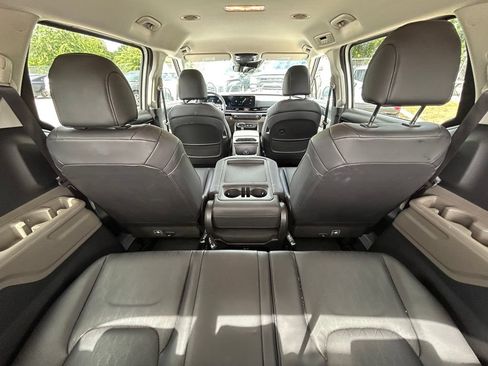 Used 2026 Kia Carnival FWD image 14
