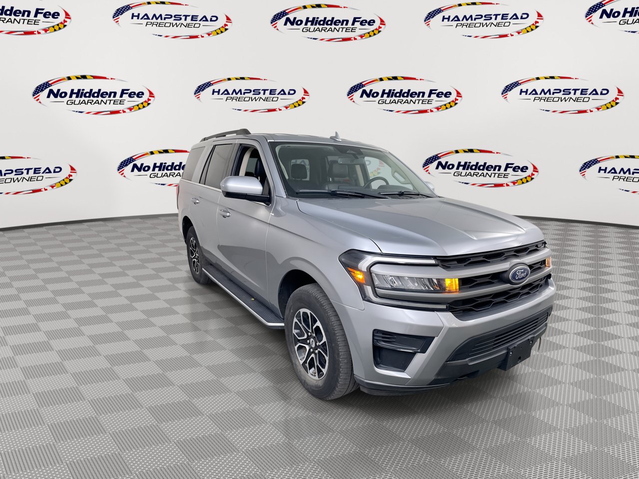 Used 2023 Ford Expedition XLT AWD/4WD image 3