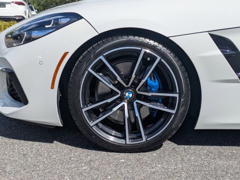 Used 2022 BMW Z4 M40i w/ Premium Package image 3
