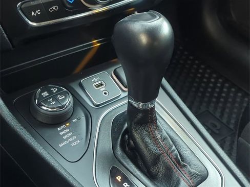 Used 2022 Jeep Cherokee Trailhawk w/ Premium Leather Package image 20