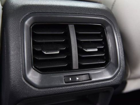 Used 2025 Volkswagen Taos SE AWD/4WD image 24