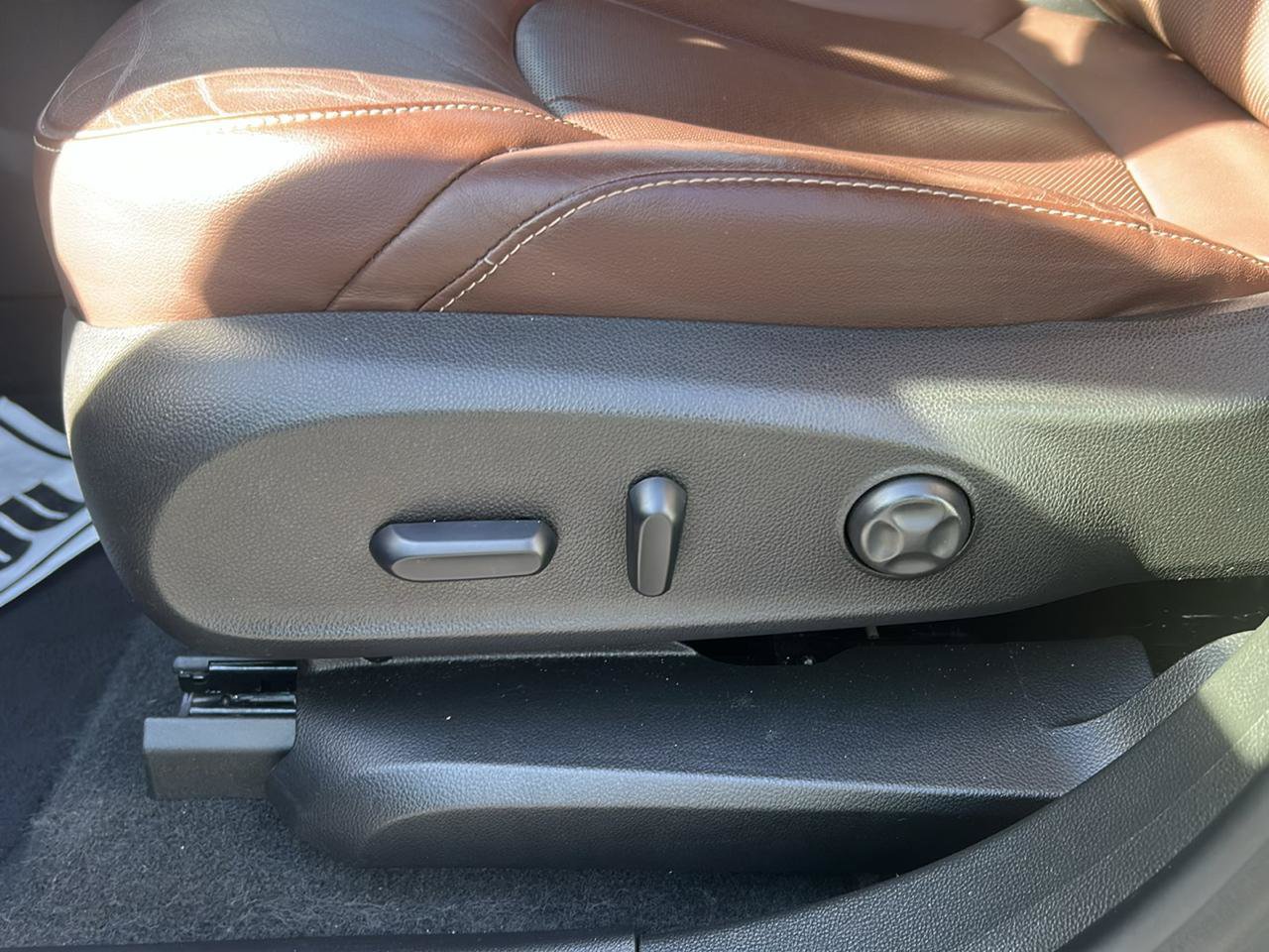 Used 2018 Buick Envision Essence w/ LPO, Interior Luxury Package FWD image 14
