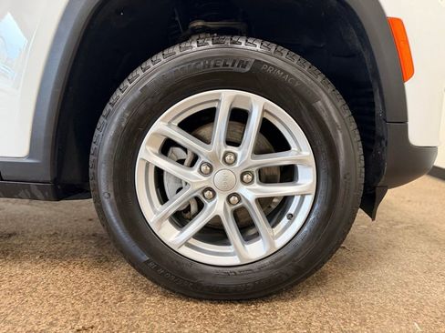 Used 2025 Jeep Grand Cherokee Laredo X AWD/4WD image 28
