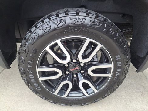 Used 2024 GMC Sierra 1500 AT4 w/ Technology Package AWD/4WD image 21