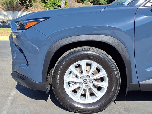 Used 2024 Toyota Grand Highlander AWD image 16