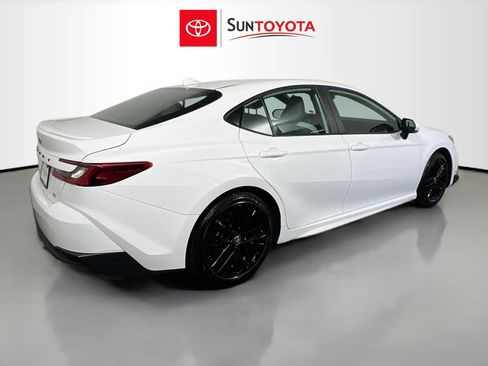 Used 2026 Toyota Camry SE FWD image 4