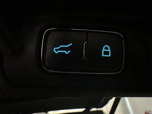 Used 2020 Ford Explorer Limited image 33