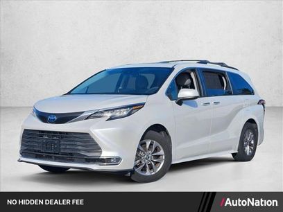 Used 2022 Toyota Sienna XLE