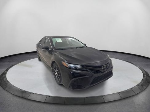 Used 2022 Toyota Camry SE AWD/4WD image 3